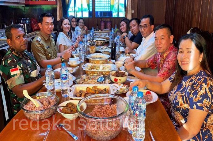 Menhub makan bersama Bupati Kapuas Hulu