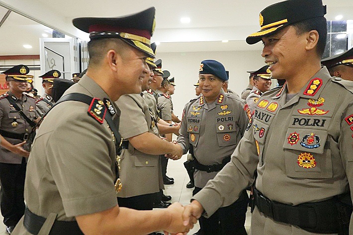 Pimpin Sertijab, Kapolda Kalbar Tekankan Pejabat Baru Tingkatkan Kolaborasi dan Inovasi 2 Kapolda