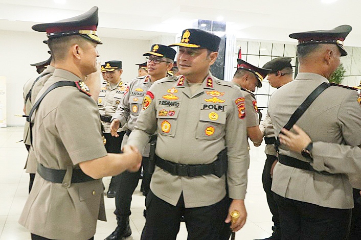 Pimpin Sertijab, Kapolda Kalbar Tekankan Pejabat Baru Tingkatkan Kolaborasi dan Inovasi 1 Kapolda