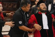 Mantan Pimpinan MK Mendadak Pingsan, Saat Lepas Sambut MK