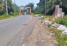 Tumpukan Sampah di Jalan Provinsi Desa Tunggang Sejak 2025, Diduga Bukan Sampah Rumah Tangga tumpukan sampah