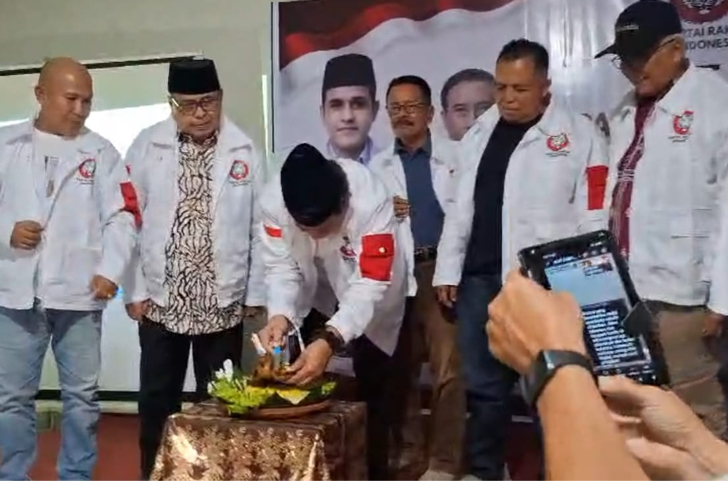 Hut Pertama Partai