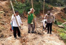 Kapolsek Ipuh Hardiansyah Tanam Jagung Kuartal 3 di Marga Mulia Kapolsek Ipuh